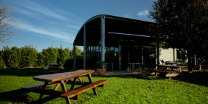 Purple Hen Winery exterior