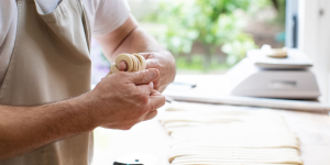 Grego shaping buns for baking